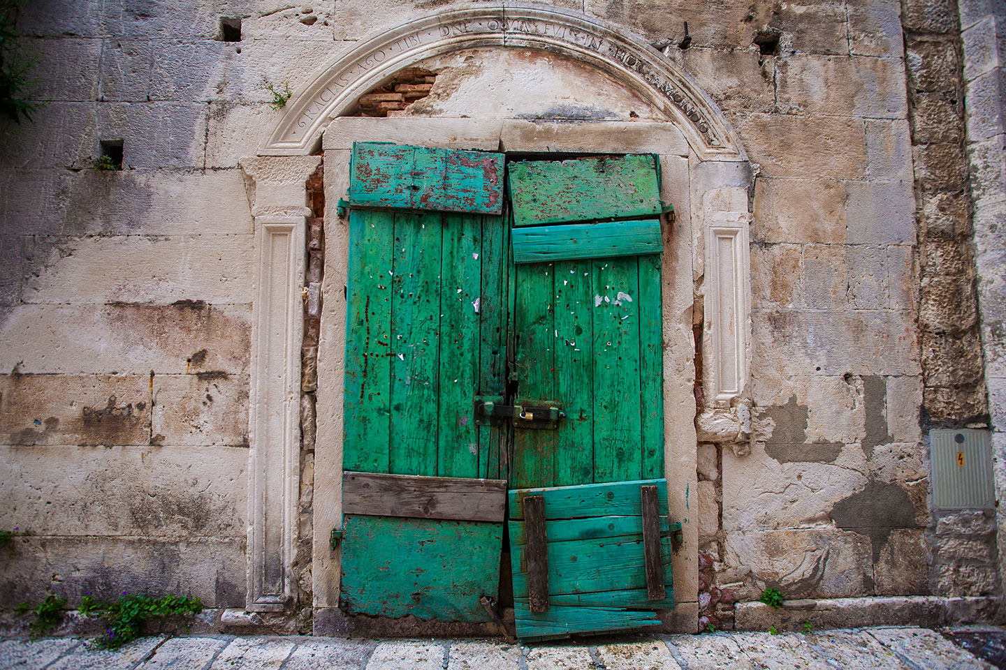 Trogir, Croatia Green door in the streets of Trogir, Croatia