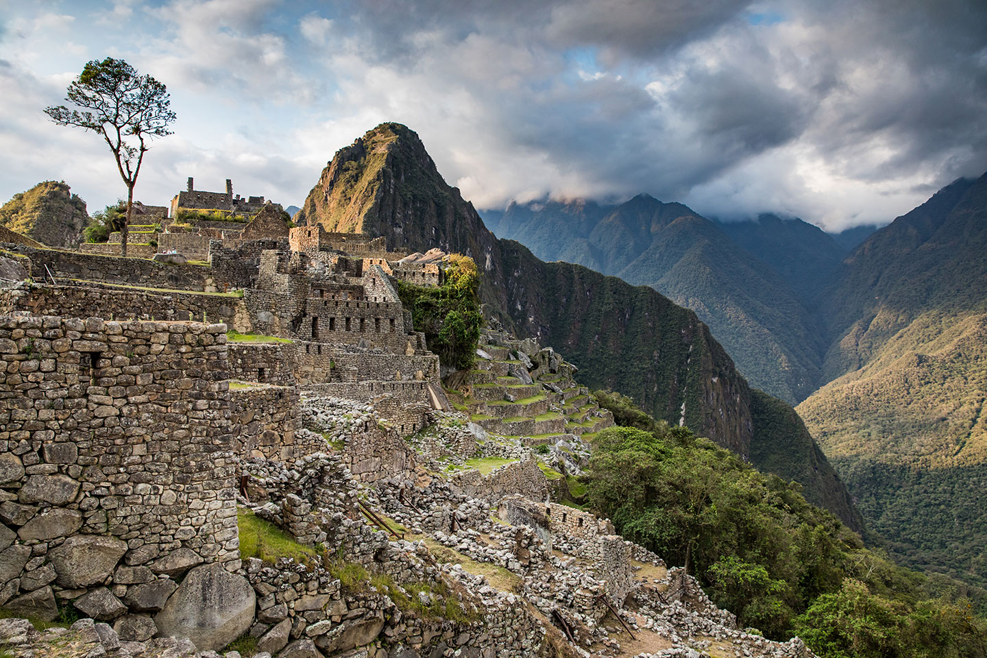 Machu Picchu, Peru Sunrise over Machu Picchu, Peru