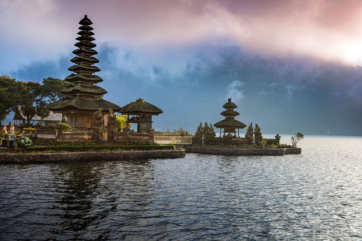 Sunrise at Ulun Danu Beratan Temple