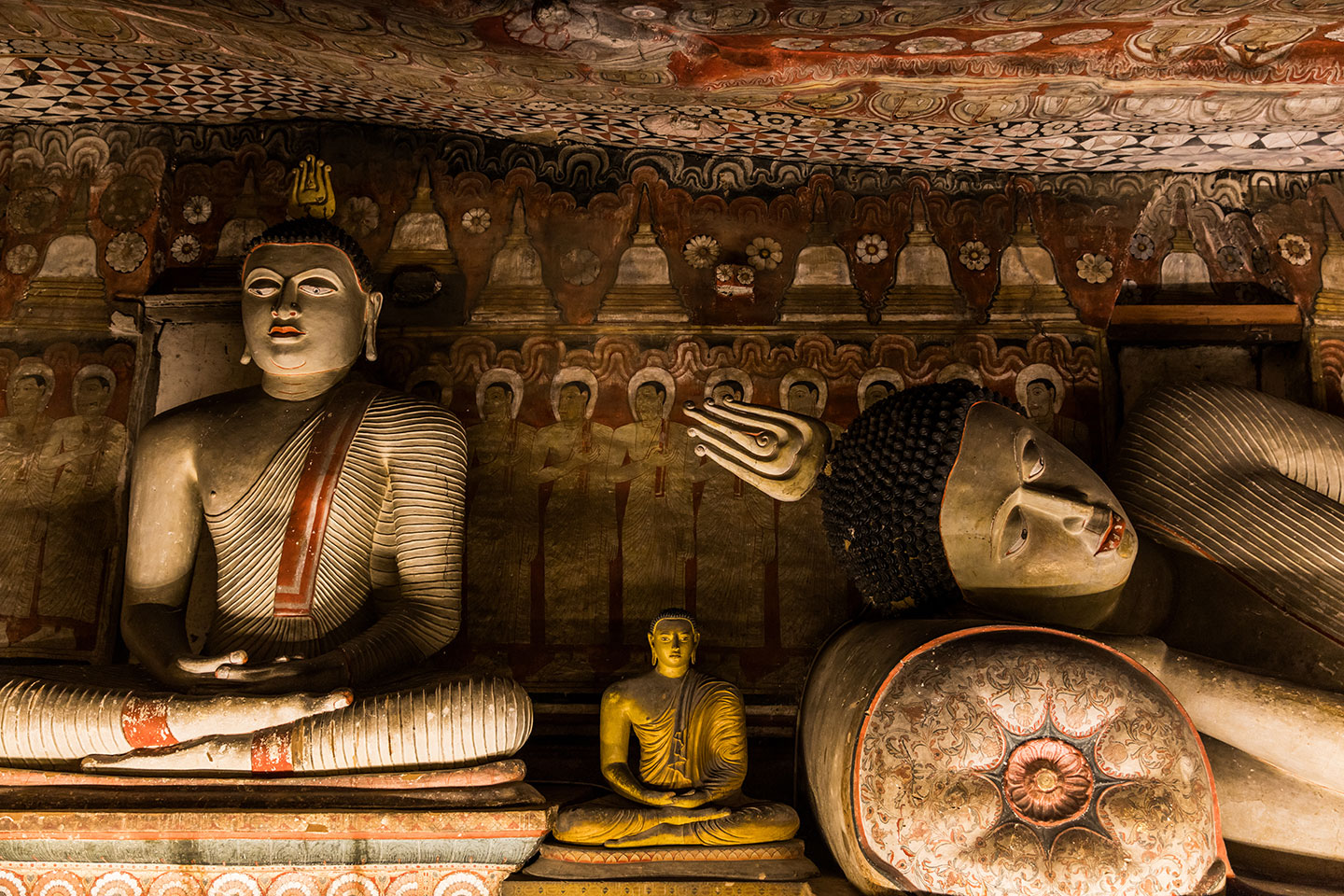 Dambulla, Sri Lanka Golden buddha statues in Dambulla, Sri Lanka