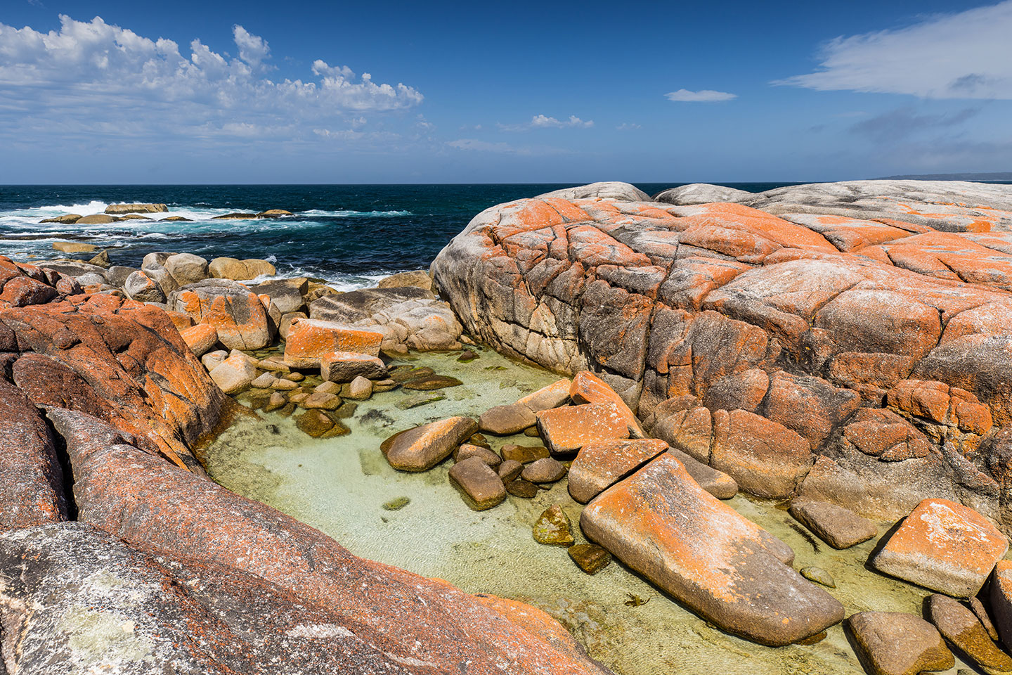 Bay of Fires, Tasmania Hidden bay in the Bay of Fires in Tasmania