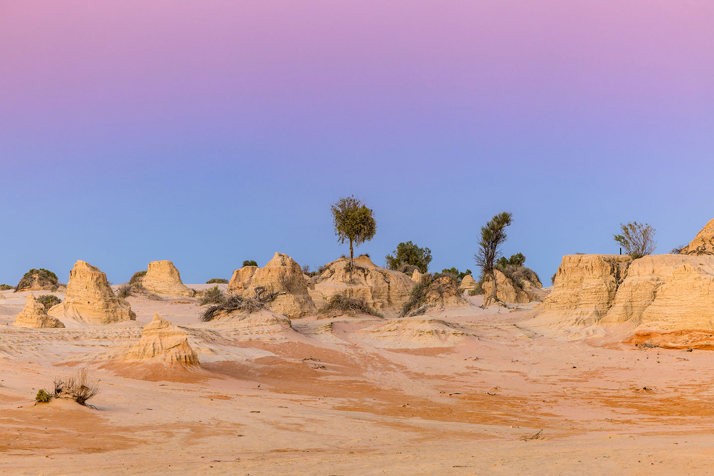 Pink skies over the Walls of China in Mungo National Park