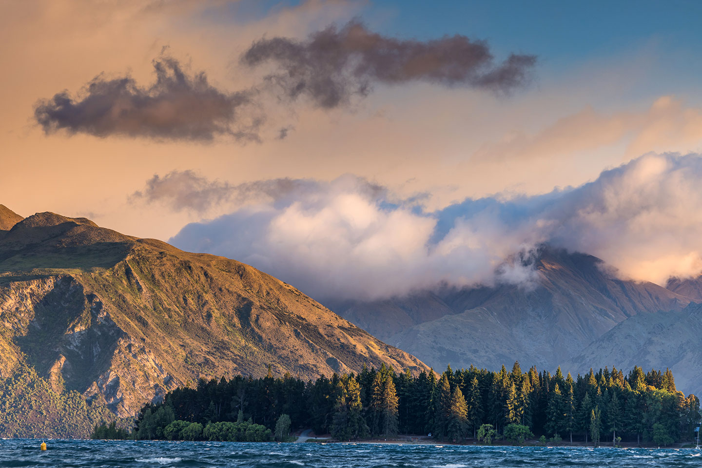 Wānaka Dramatic clouds at sunrise over Lake Wānaka