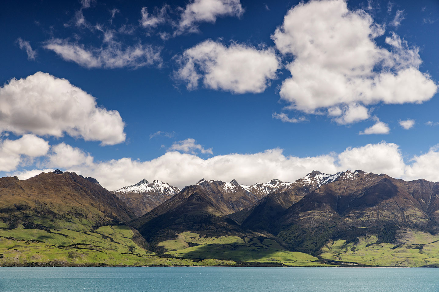 Wānaka Blue waters of Lake Wānaka