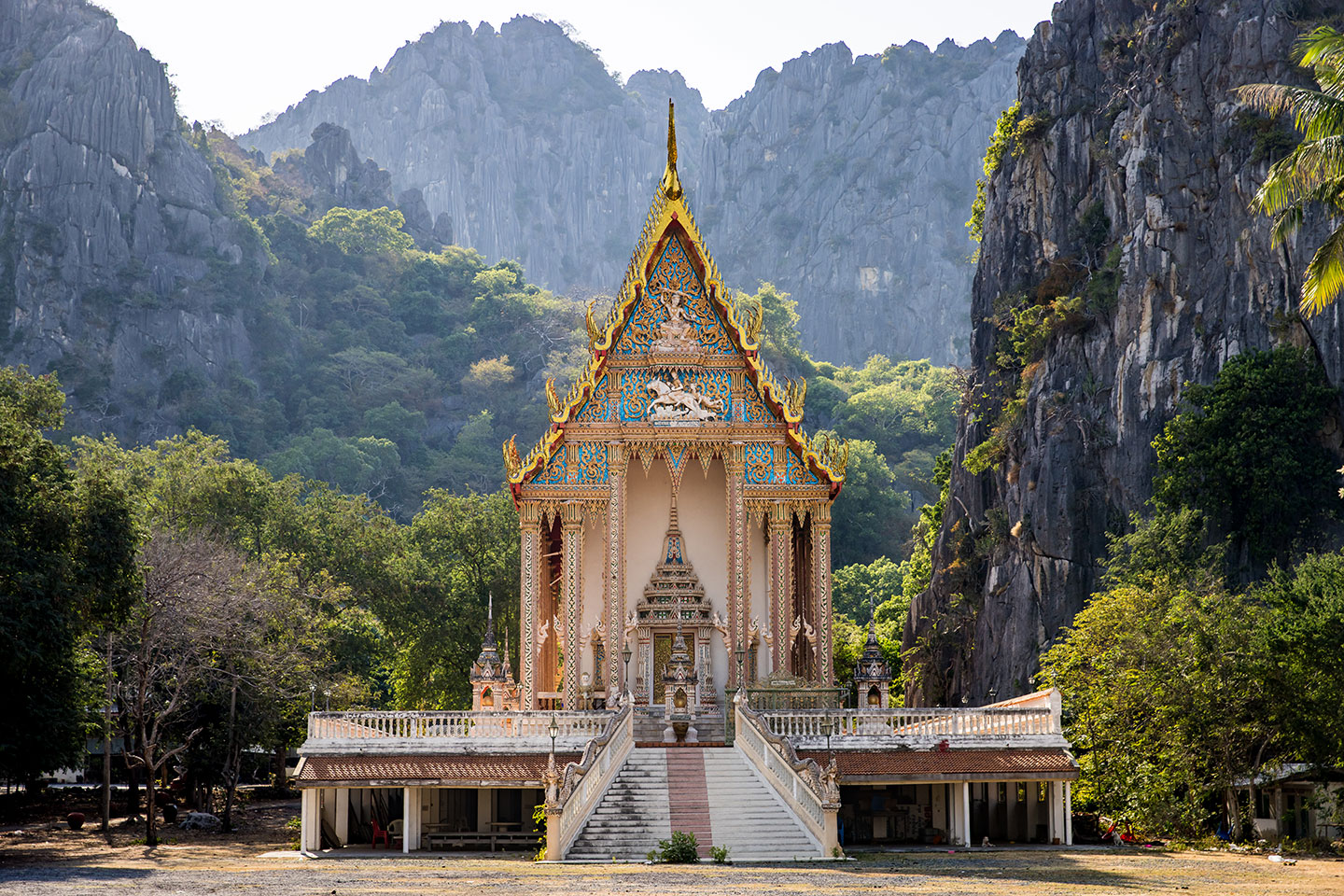 Wat Khao Daeng Wat Khao Daeng temple