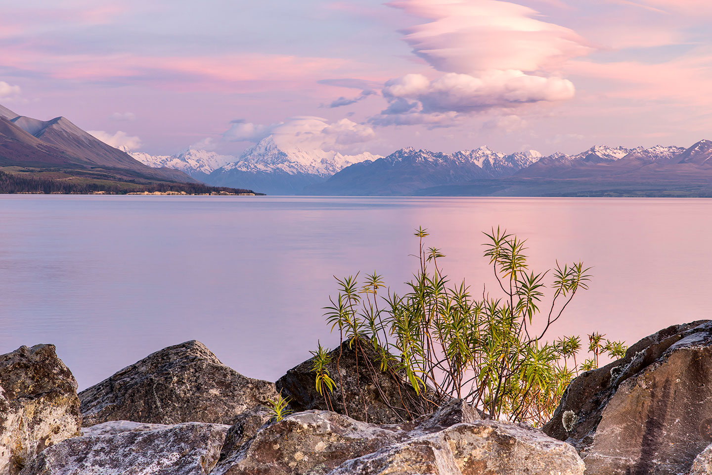 Lake Pukaki Sunrise over Lake Pukaki