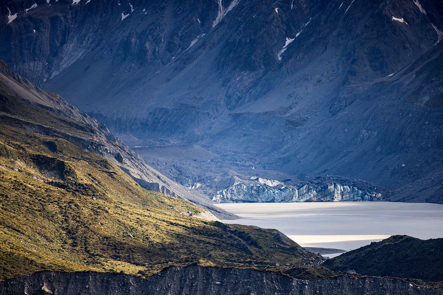Sealy Tarns Mueller lake seen from the Sealy Tarns hike