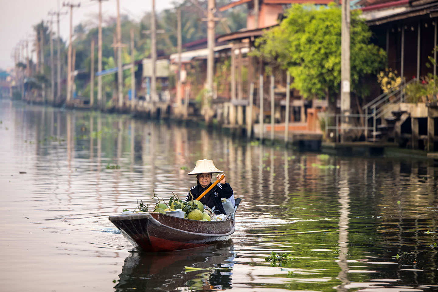 Damnoen Saduak Thai woman selling fruits at Damnoen Saduak floating market